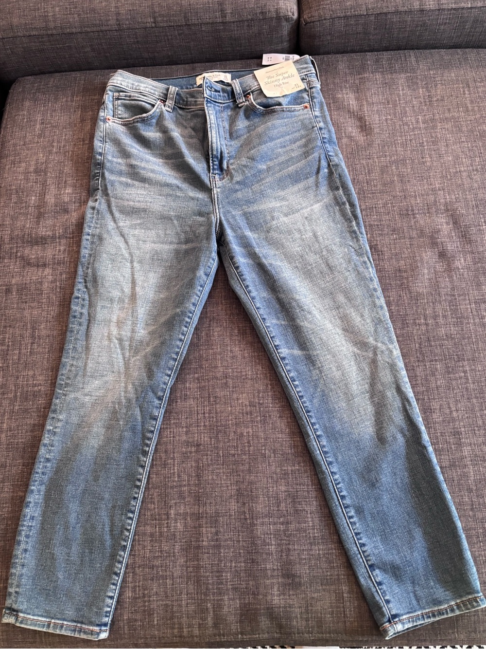 Abercrombie and Fitch Jeans NWT. Size 12/31 SHORT length.